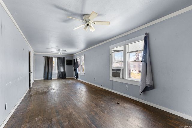829 N Goodrich, Seguin, TX 78155