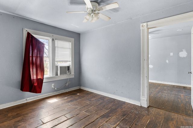 829 N Goodrich, Seguin, TX 78155