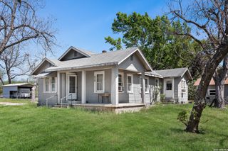 829 N Goodrich, Seguin, TX 78155