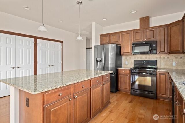 1844 SW Aberdeen Court, Oak Harbor, WA 98277
