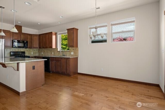 1844 SW Aberdeen Court, Oak Harbor, WA 98277