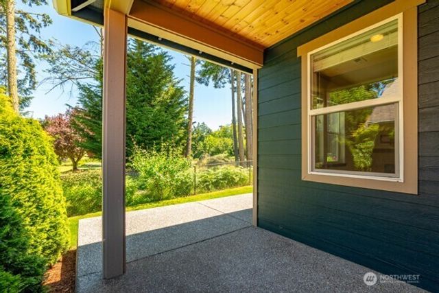 1844 SW Aberdeen Court, Oak Harbor, WA 98277