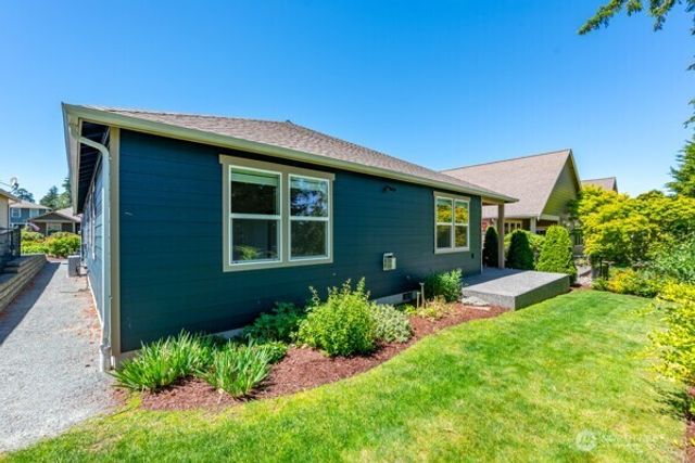 1844 SW Aberdeen Court, Oak Harbor, WA 98277
