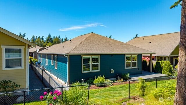 1844 SW Aberdeen Court, Oak Harbor, WA 98277