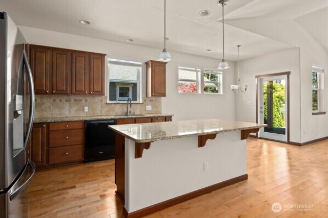 1844 SW Aberdeen Court, Oak Harbor, WA 98277
