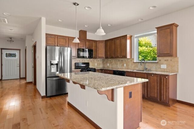 1844 SW Aberdeen Court, Oak Harbor, WA 98277