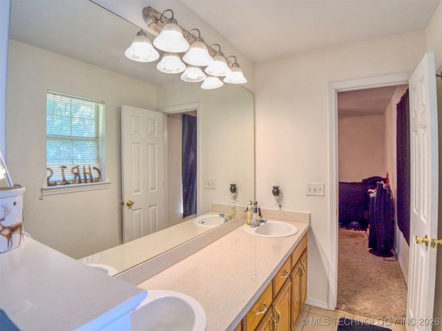 105 Quail Ridge Road, Durant, OK 74701