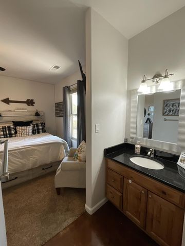 12175 Del Rey Avenue NE, Albuquerque, NM 87122