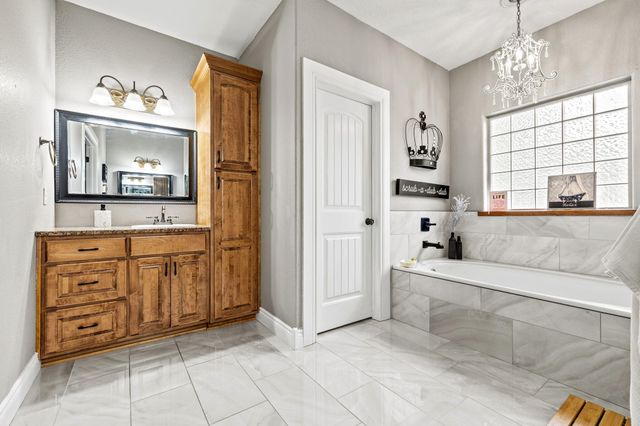 703 W Laverne Drive, Nixa, MO 65714