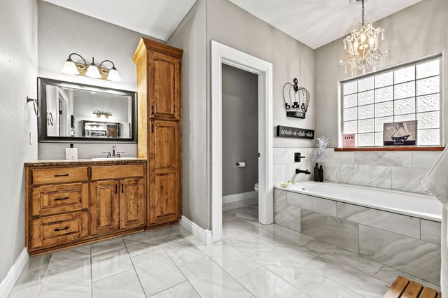 703 W Laverne Drive, Nixa, MO 65714