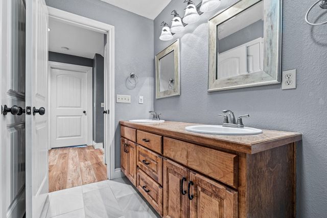 703 W Laverne Drive, Nixa, MO 65714