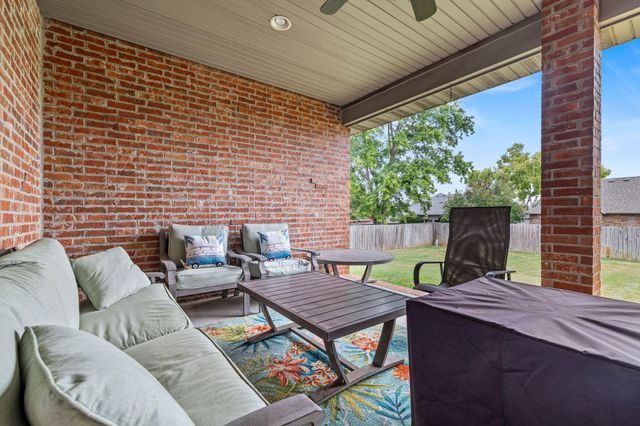 703 W Laverne Drive, Nixa, MO 65714