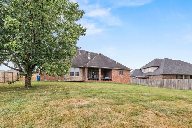 703 W Laverne Drive, Nixa, MO 65714