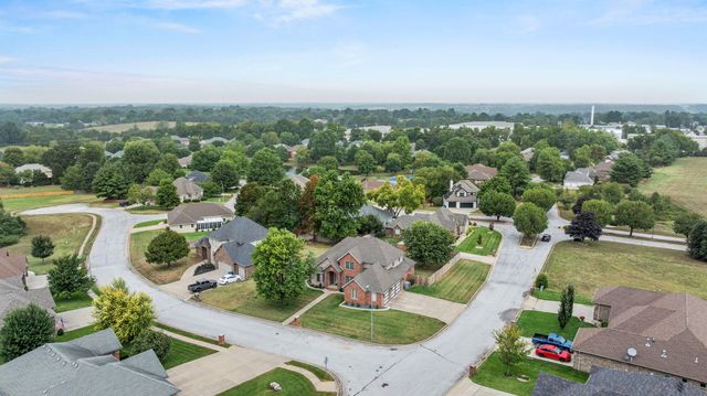 703 W Laverne Drive, Nixa, MO 65714