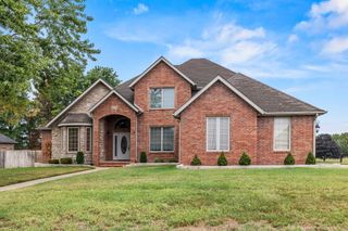 703 W Laverne Drive, Nixa, MO 65714