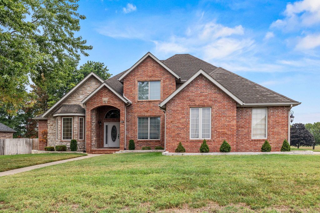 703 W Laverne Drive, Nixa, MO 65714