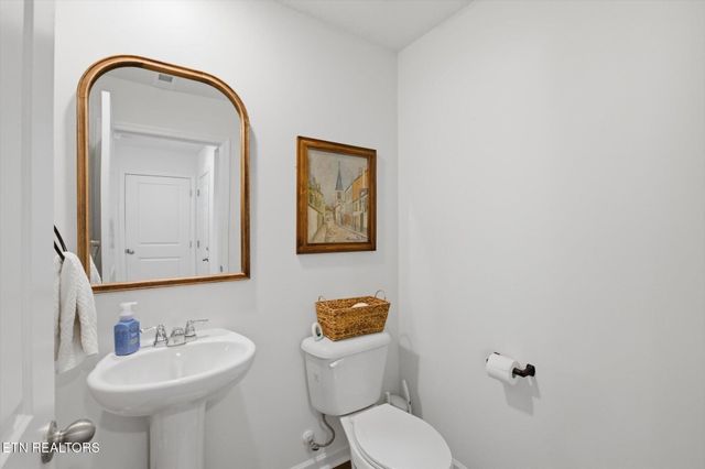 709 W Tellico Ave, Athens, TN 37303
