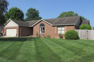 905 S Wadsworth Court, Yorktown, IN 47396