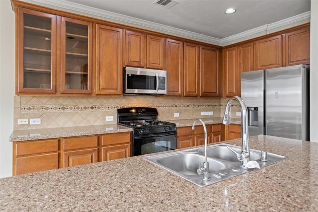 30322 Deleon Fields Drive, Spring, TX 77386