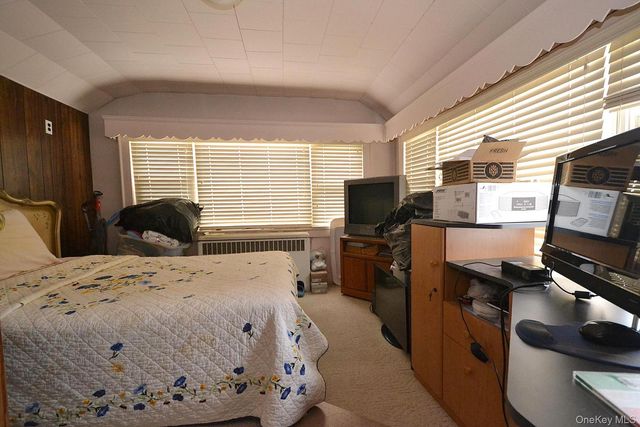 463 S Bayview Avenue, Freeport, NY 11520