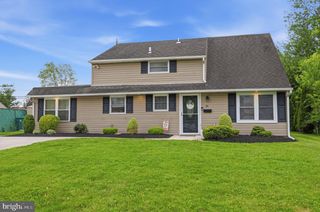 10 INLAND RD, Levittown, PA 19057