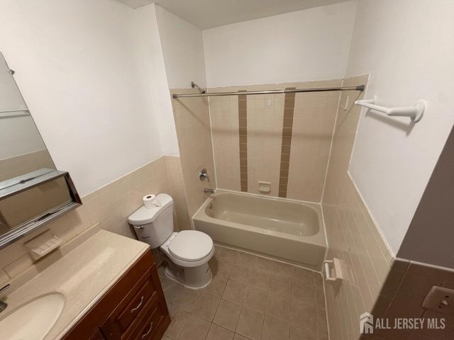 107 Edison Glen Terrace, Edison, NJ 08837