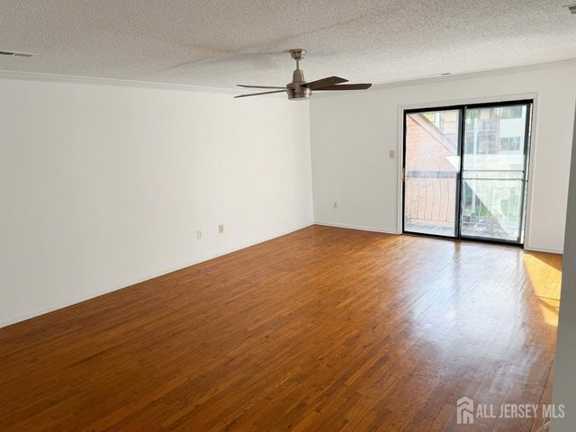 107 Edison Glen Terrace, Edison, NJ 08837