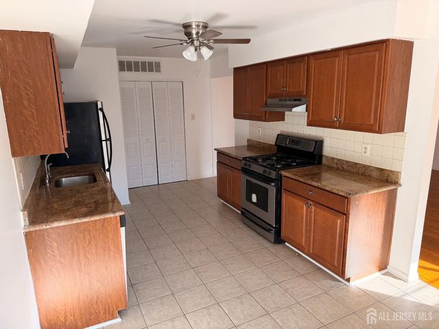 107 Edison Glen Terrace, Edison, NJ 08837