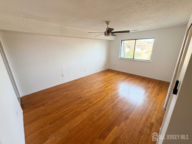 107 Edison Glen Terrace, Edison, NJ 08837