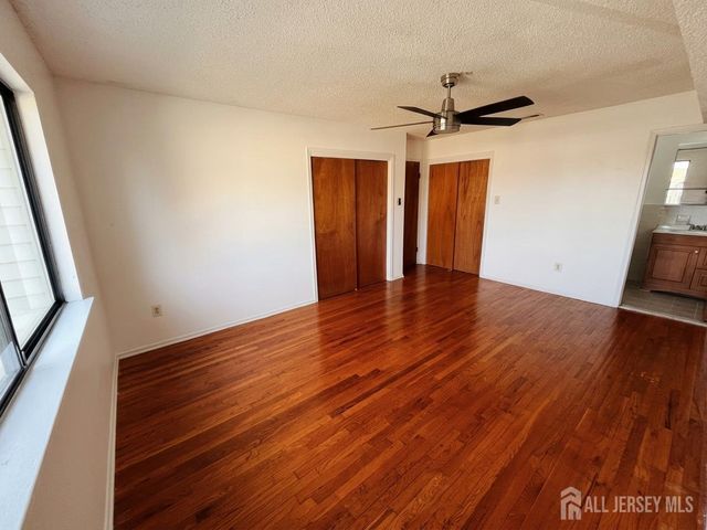 107 Edison Glen Terrace, Edison, NJ 08837