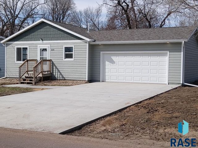 3135 N Lewis Ave Avenue, Sioux Falls, SD 57104