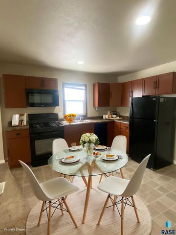 3135 N Lewis Ave Avenue, Sioux Falls, SD 57104