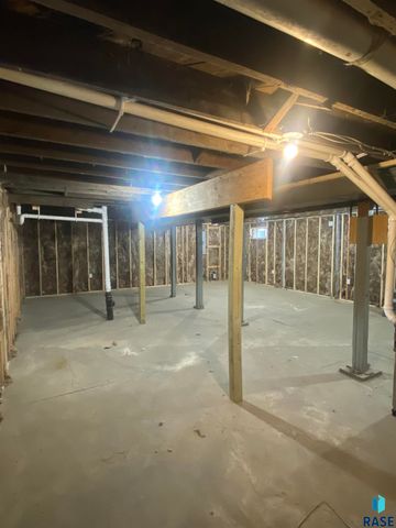 3135 N Lewis Ave Avenue, Sioux Falls, SD 57104