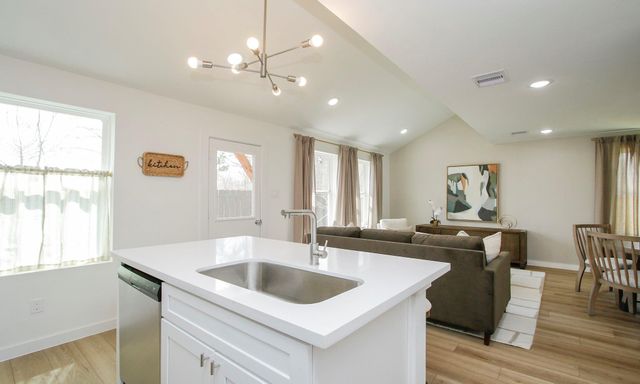 2717 Discovery Trails Ct, Conroe, TX 77301