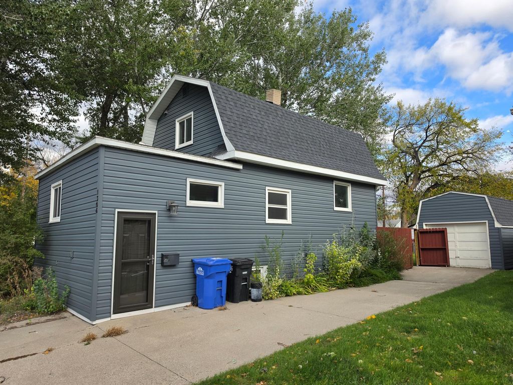 1306 18th Street S, Fargo, ND 58103 — photo 2