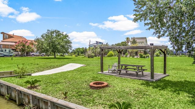 222 Rue Orleans Street, Baytown, TX 77520