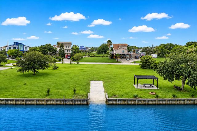 222 Rue Orleans Street, Baytown, TX 77520