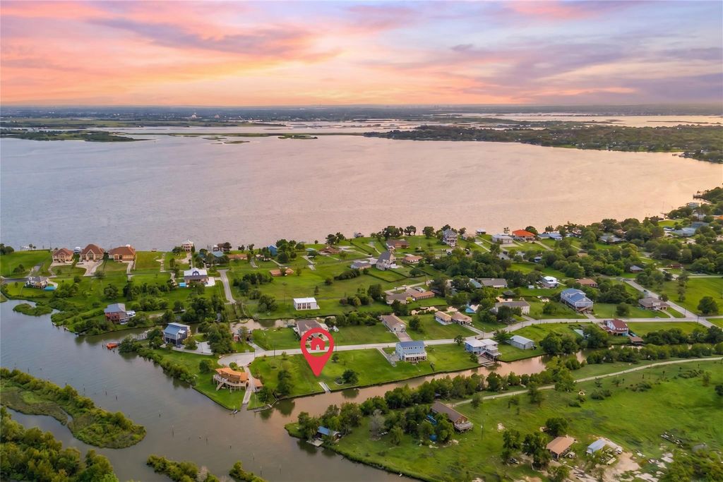 222 Rue Orleans Street, Baytown, TX 77520