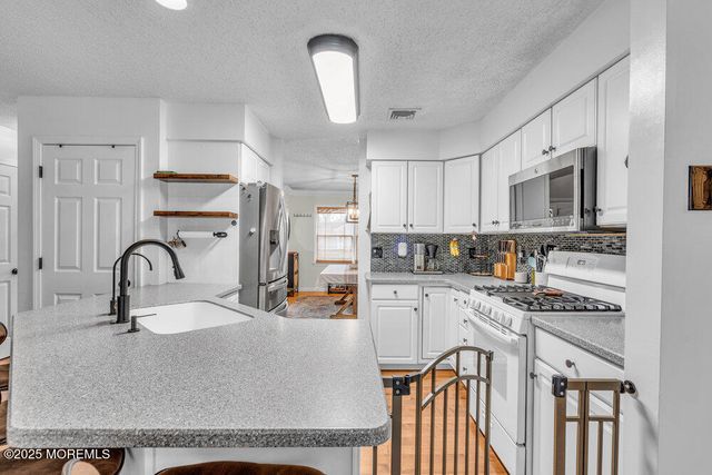 46 Ravenwood Boulevard, Barnegat, NJ 08005