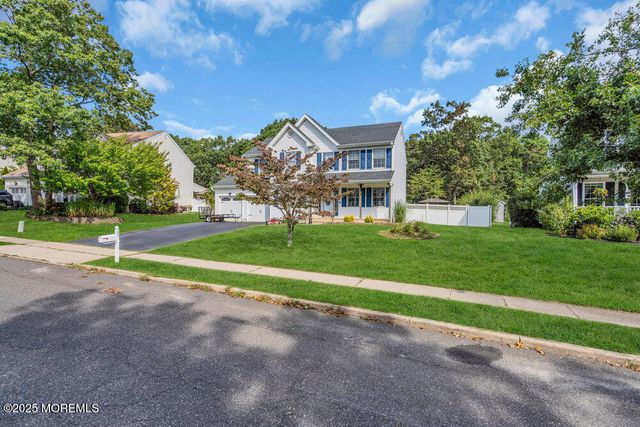 46 Ravenwood Boulevard, Barnegat, NJ 08005