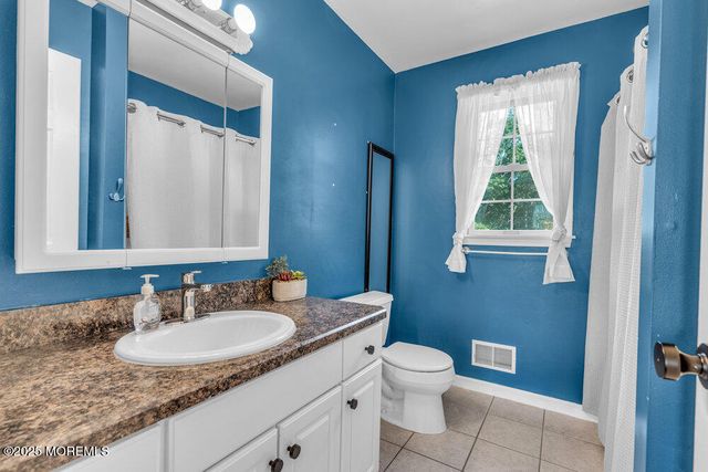 46 Ravenwood Boulevard, Barnegat, NJ 08005