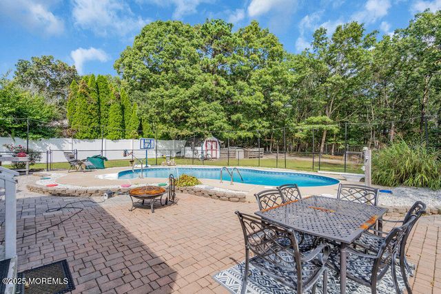 46 Ravenwood Boulevard, Barnegat, NJ 08005
