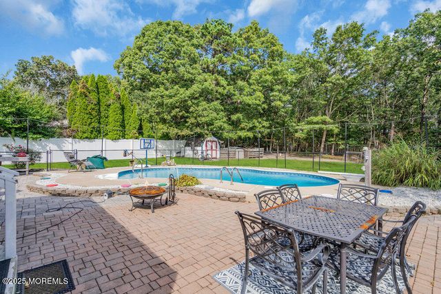 46 Ravenwood Boulevard, Barnegat, NJ 08005