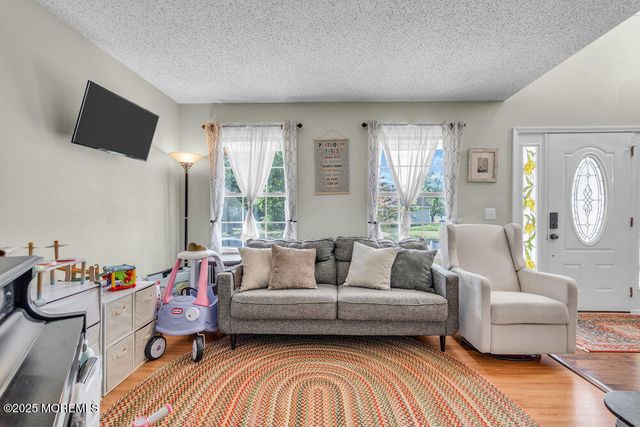 46 Ravenwood Boulevard, Barnegat, NJ 08005