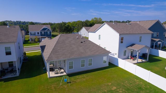 129 Gatwick Dr, Lebanon, TN 37087