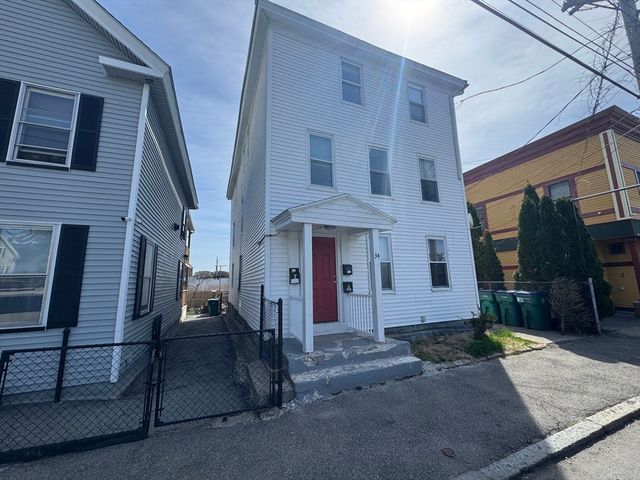 34 Willie St, Lowell, MA 01854