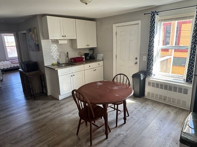 34 Willie St, Lowell, MA 01854