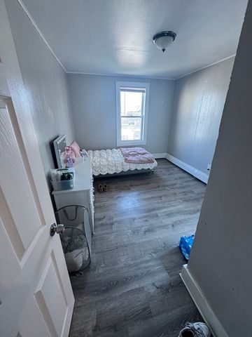 34 Willie St, Lowell, MA 01854