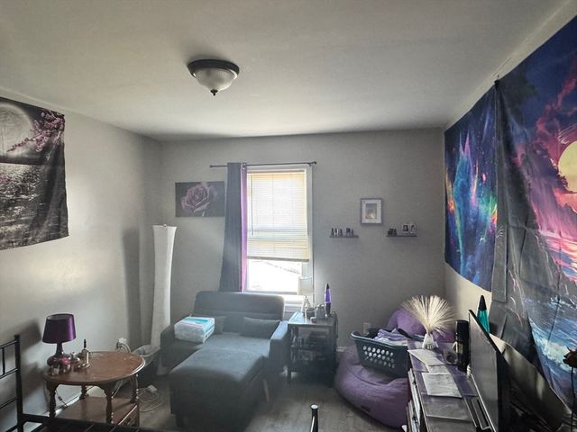 34 Willie St, Lowell, MA 01854