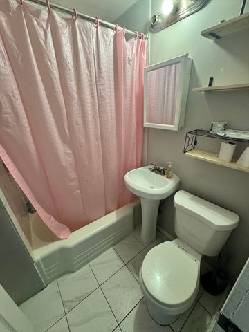 34 Willie St, Lowell, MA 01854